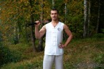 Жилетка в традиционном стиле из плотного льна